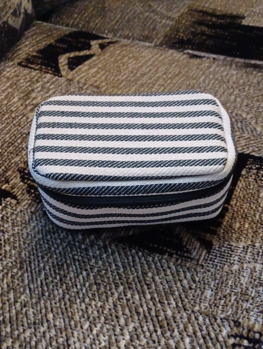 4/$60 New Thirty-One Black & White Striped Mini Carrying Bag